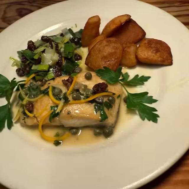 Carbonaro di Alaska con Salsa di Limone , Porri, Caperi e Uvetta.