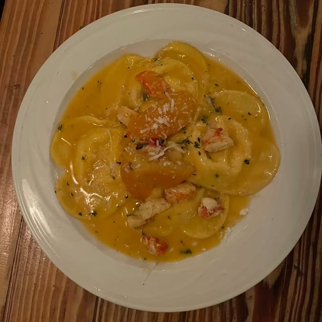 Ravioli Ripieno di Astice Ricotta e Scorza di Limone.