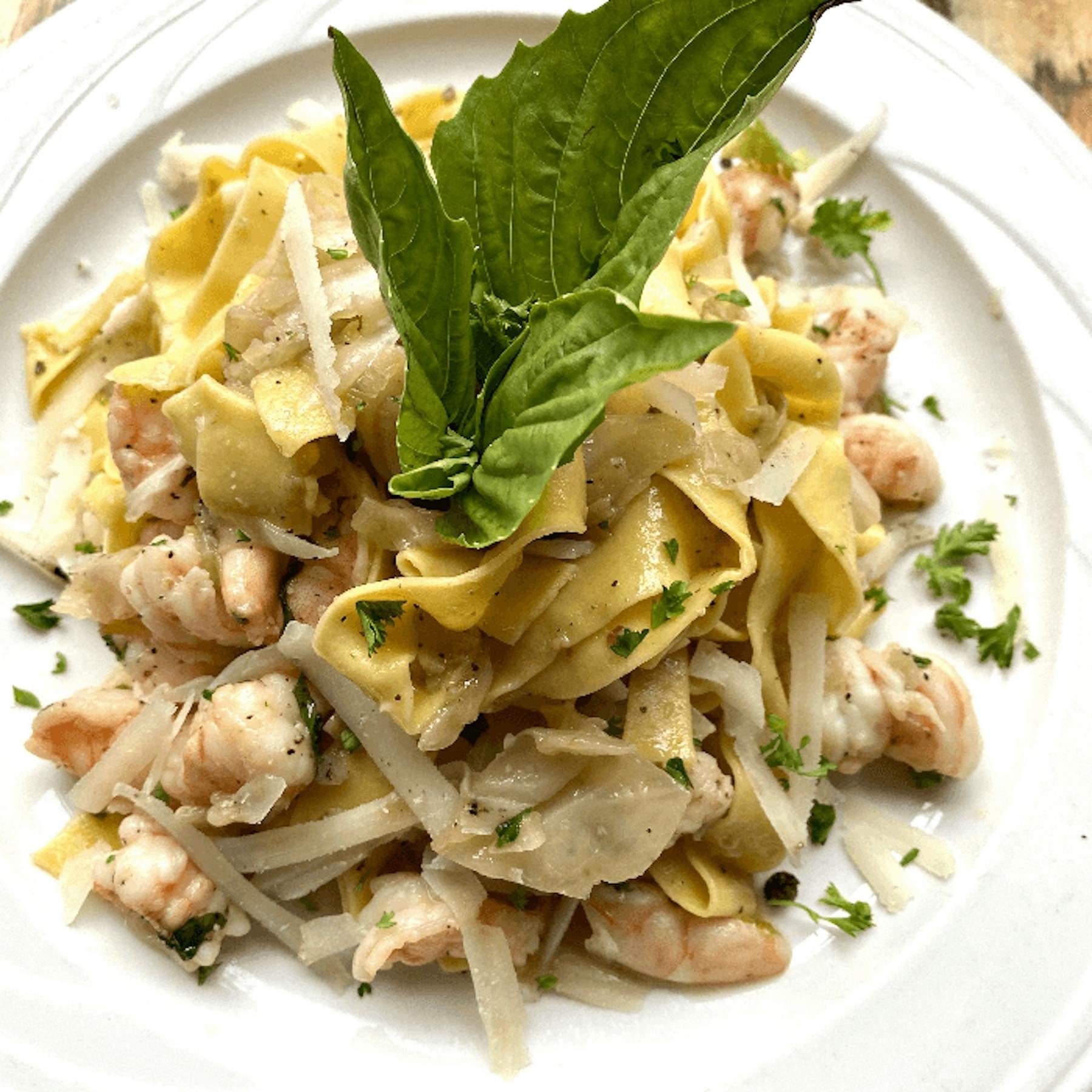 Tagliatelle Con Gamberi, Verza E Pecorino.
