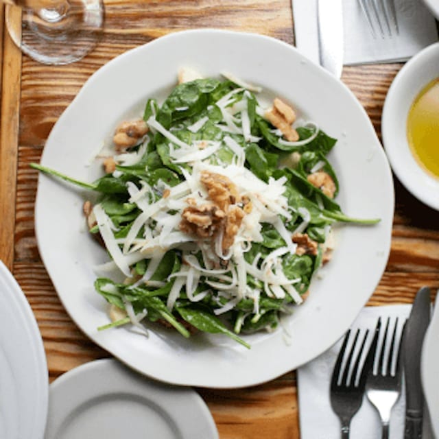 Spinach, Mele E Noci Salad.