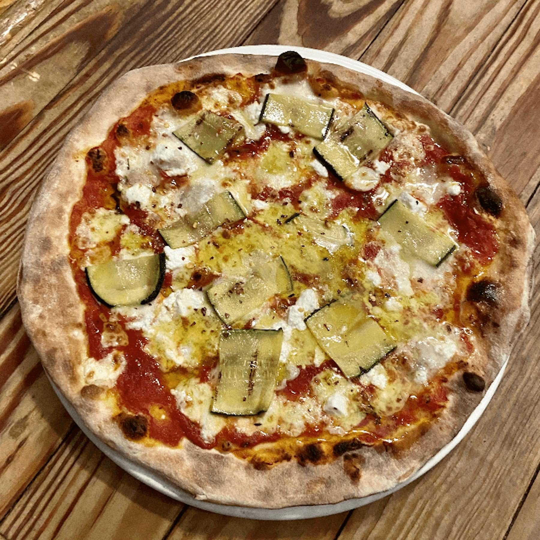 Pizza Quattro Formaggi Zucchine E Chile.