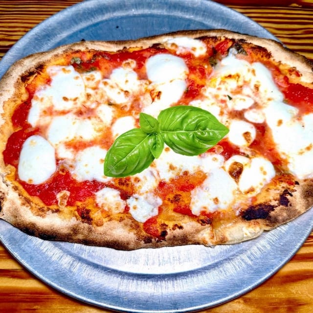 Pinsa La Margherita.