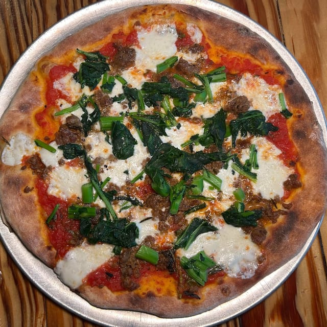 Margherita con Broccoli Rabe, Salsiccia & Aglio.