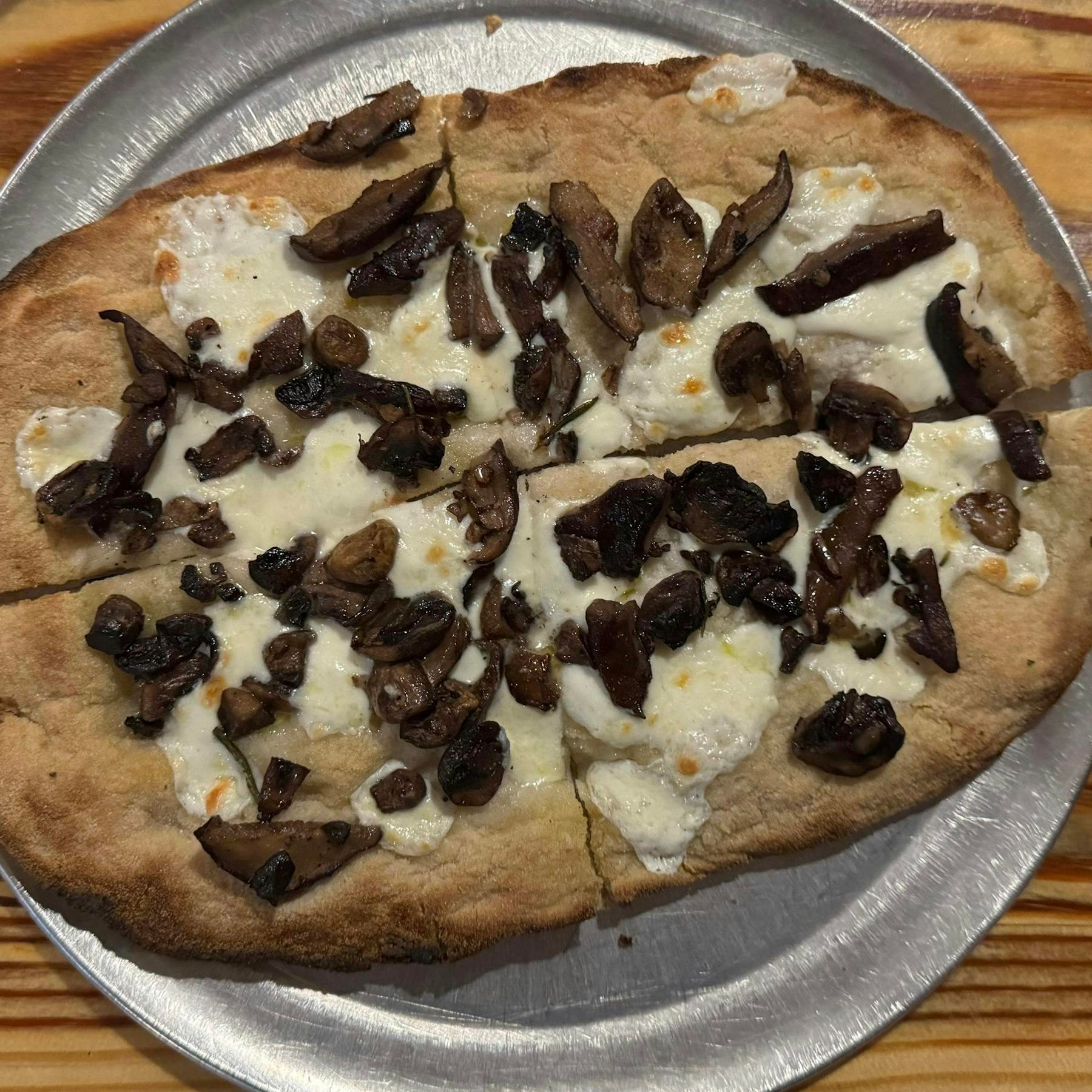 Pinsa Pizza Ai Funghi.